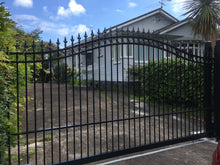 Load image into Gallery viewer, Curved Top Aluminum Gate