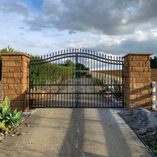Load image into Gallery viewer, Curved Top Aluminum Gate
